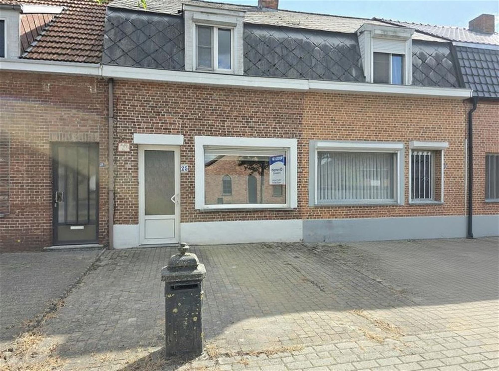 Burgerswoning met 2 à 3 slpks, parking en tuin met ingang foto 3
