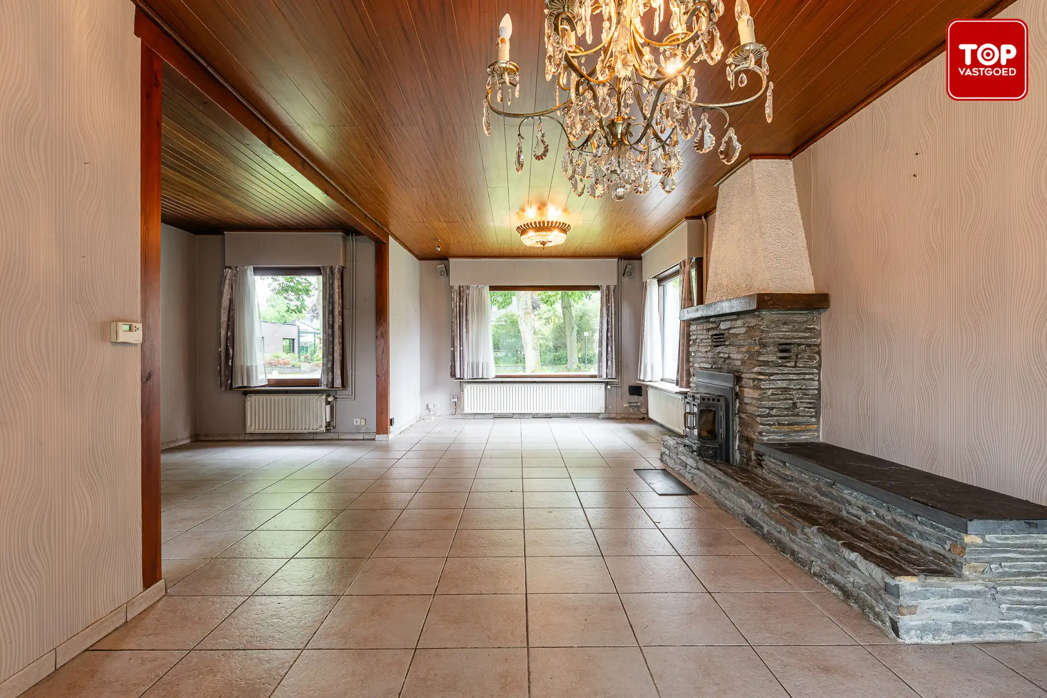 Te renoveren bungalow met charmante tuin op een toplocatie. foto 9