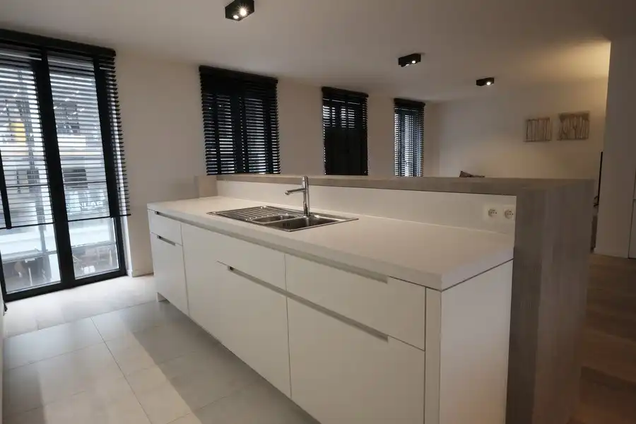 Prachtig gemeubeld luxeappartement met twee slaapkamers gelegen in dé winkelstraat van Hasselt foto 11