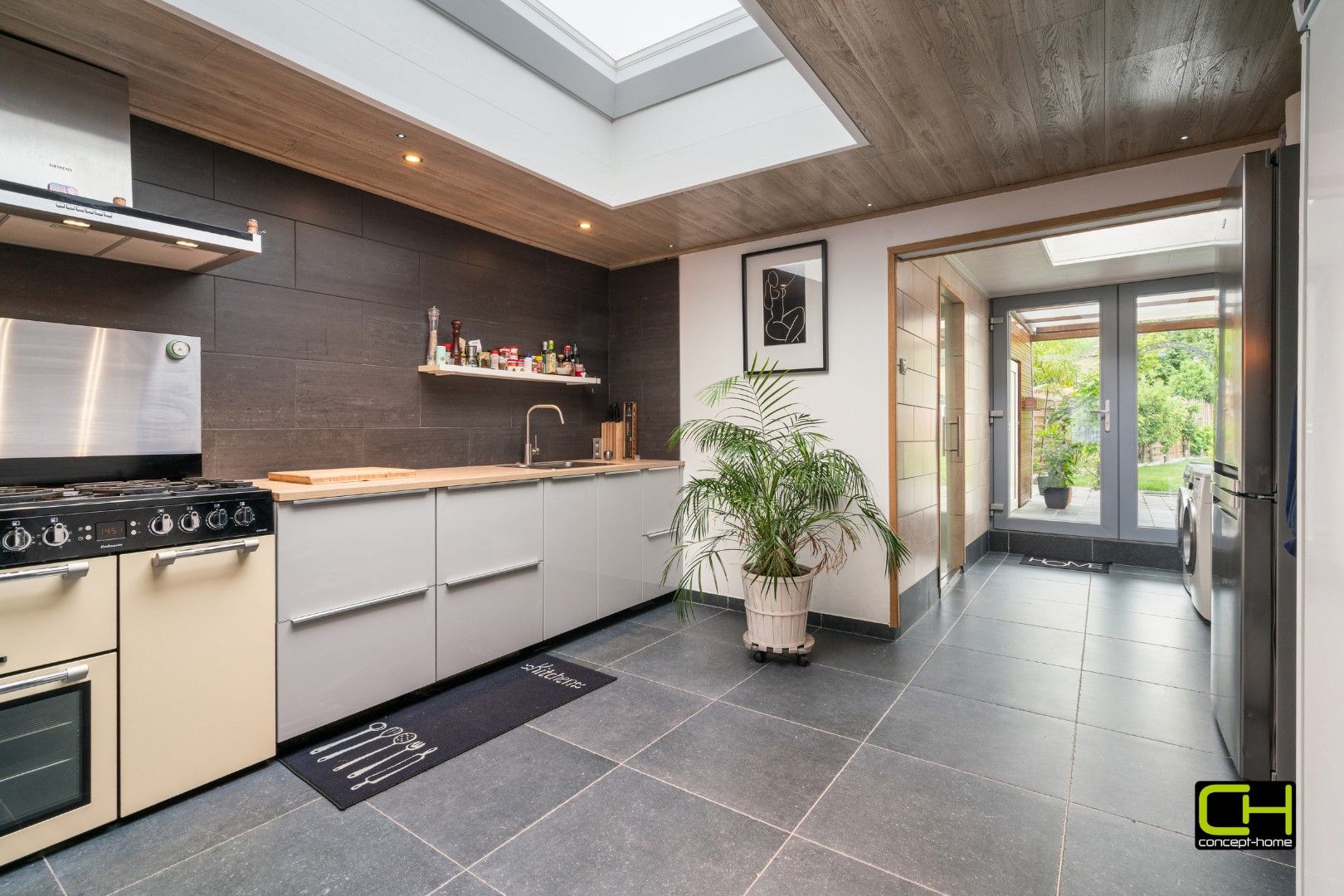 Woning met ruime garage, tuin en 2 slaapkamers foto 4