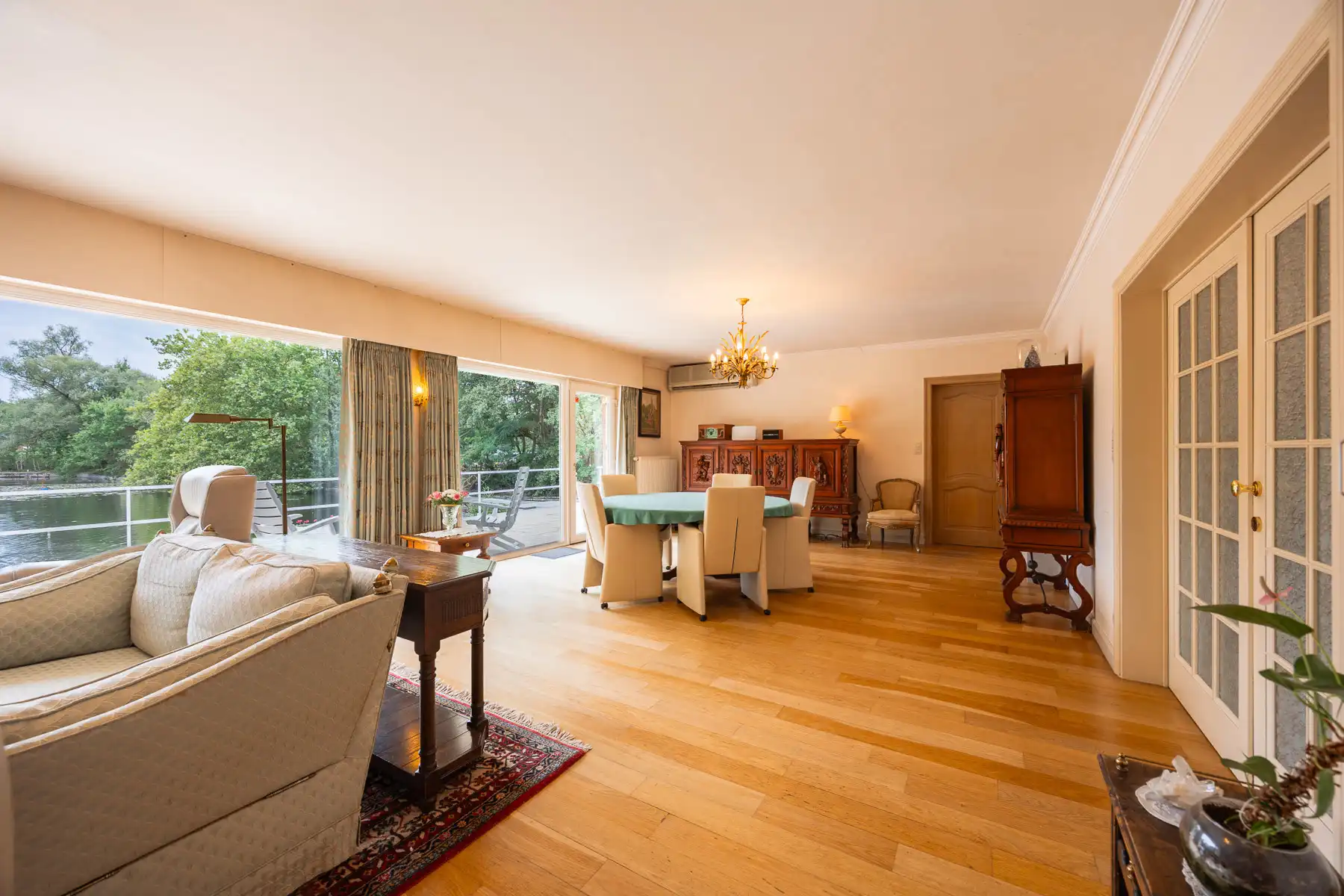 Knappe villa in landelijke omgeving met prachtige vijver foto 9