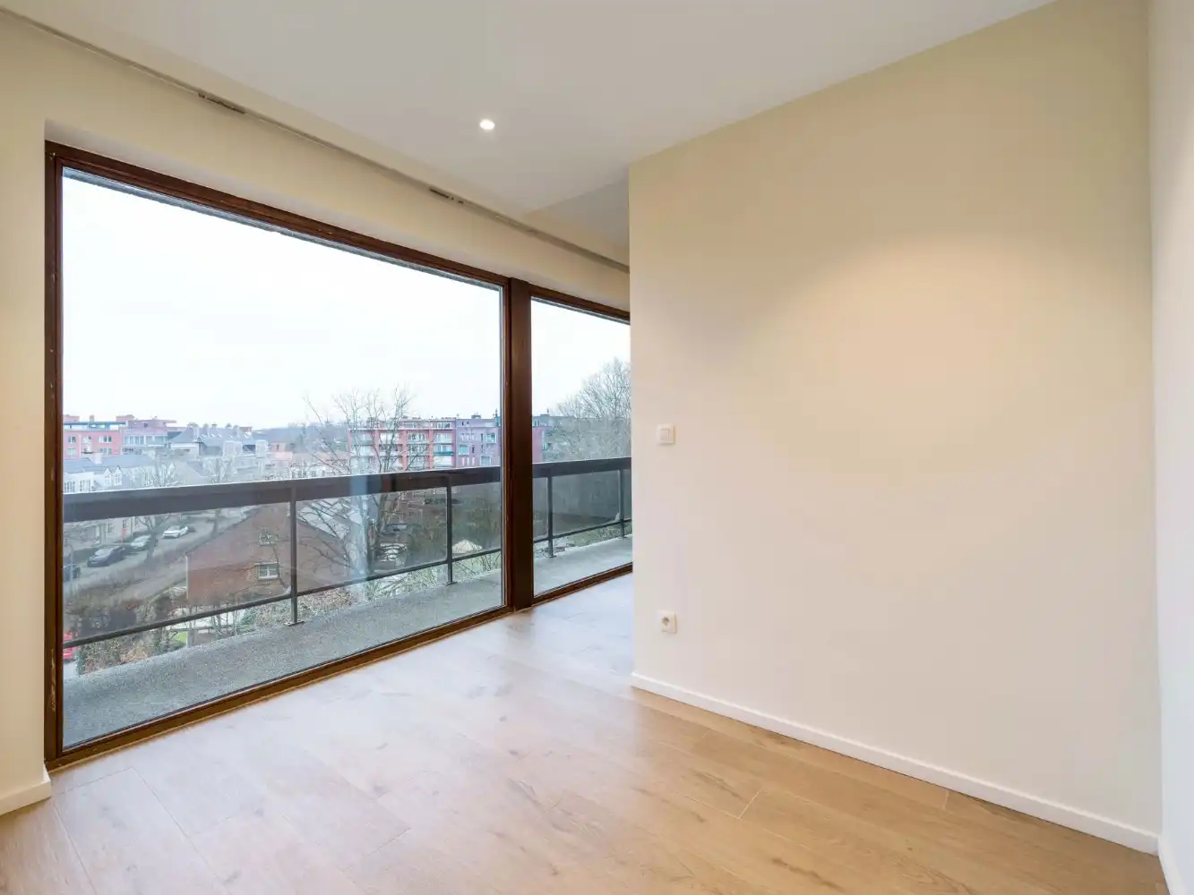 Gerenoveerde serviceflat op 4e verd. met 1 slpk. en terras foto 7