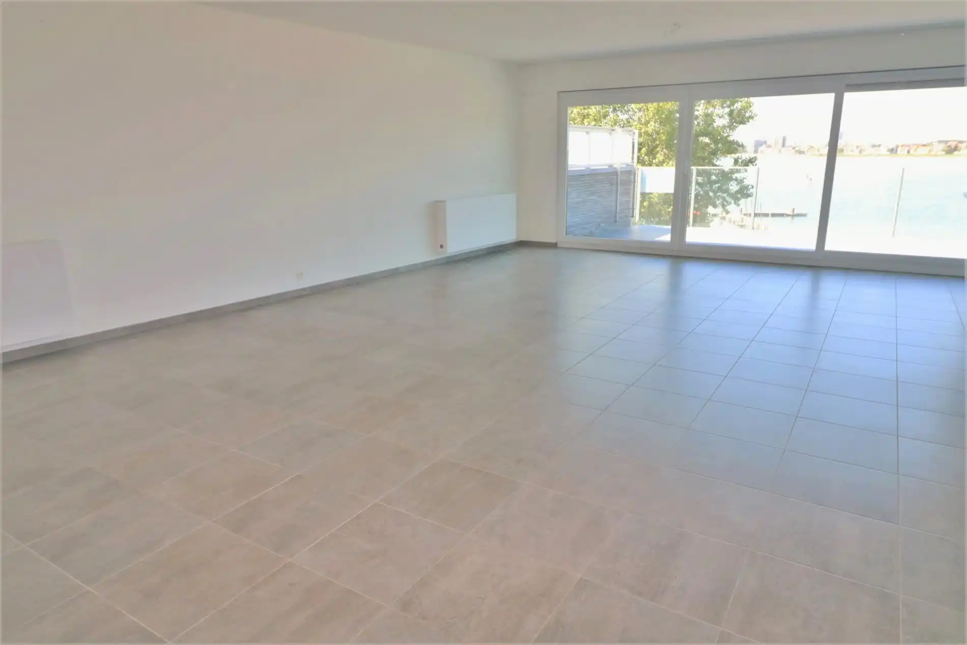 Prachtige penthouse met zonneterrassen (66m²) met fenomenaal zicht op de Spuikom inclusief garagebox ! foto 4