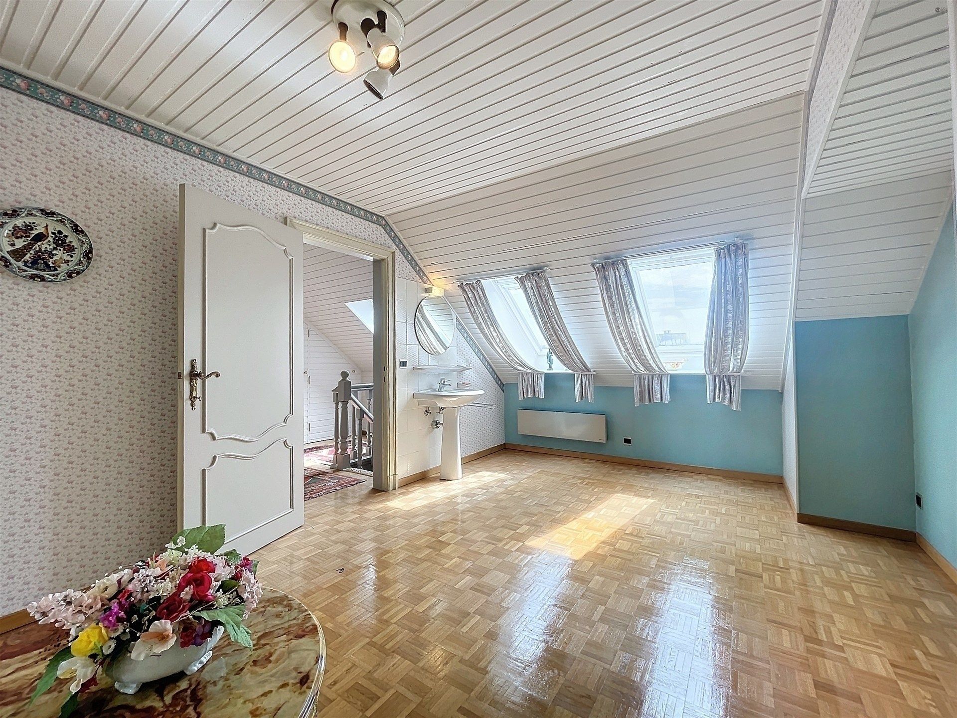 Karaktervolle open bebouwing met 4 slaapkamers en dubbele garage op perceel van 840m² foto 13