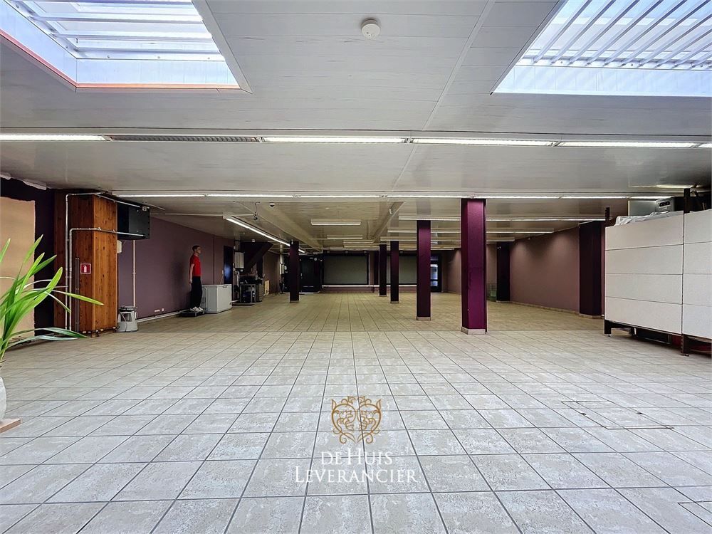 Ruime (253m) handelsgelijkvloers in het centrum van Kontich-Kazerne foto 2