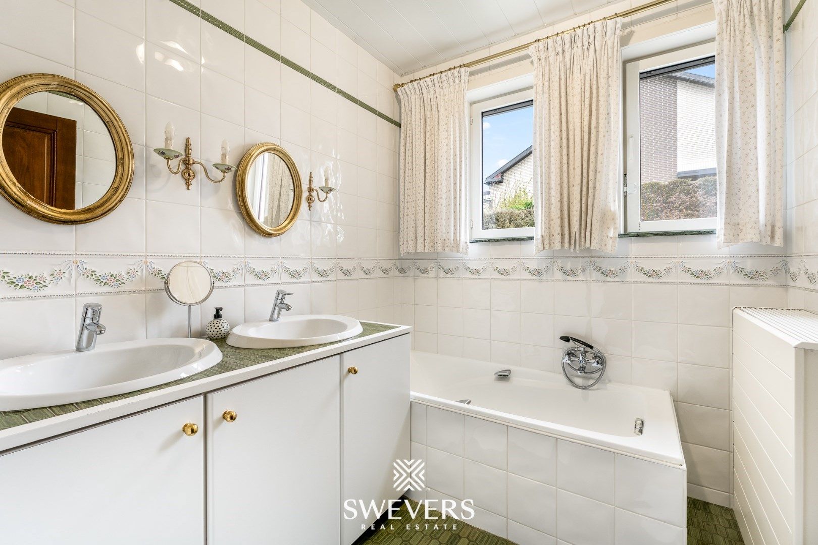 Instapklare woning met 5 slaapkamers op een zonnig perceel van 12a 50ca foto 16