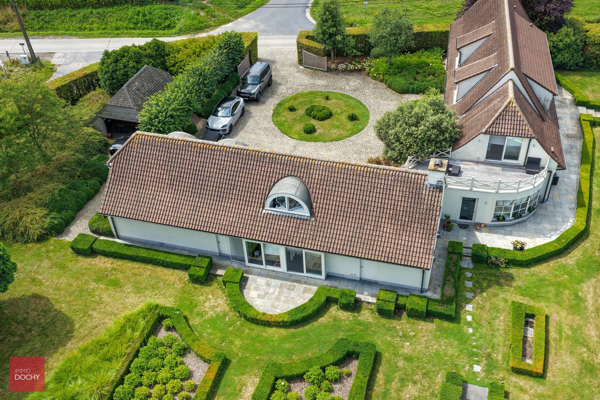 Ruime villa met zwembad en prachtige tuin foto 2