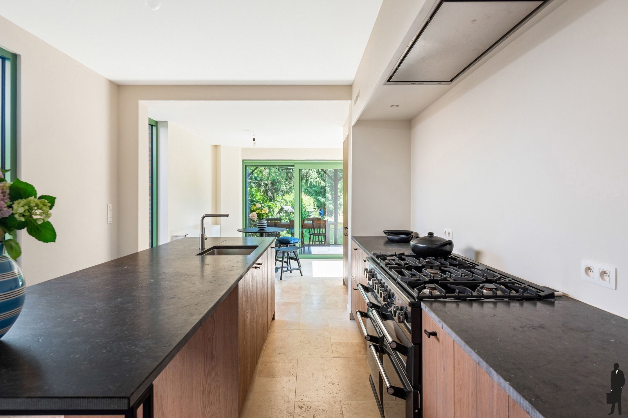 Volledig gerenoveerde herenwoning op een perceel van 770 m²  foto 9