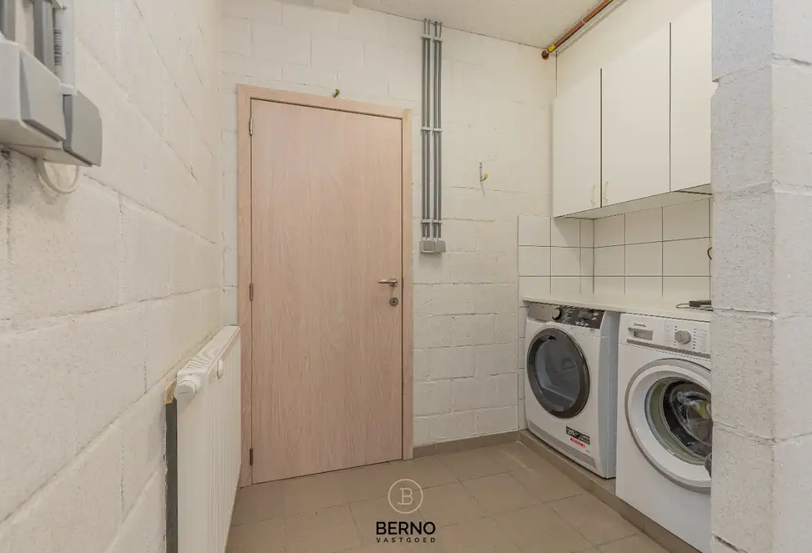 Recente en ruime gezinswoning met zonnige tuin foto 17