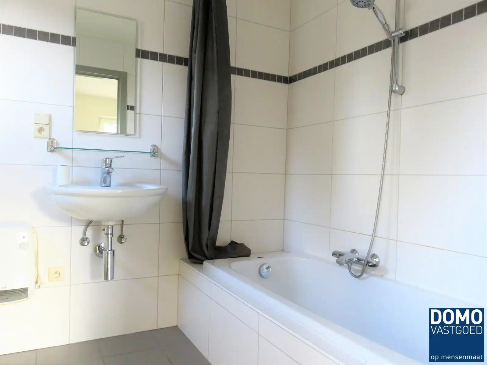 Ruim duplexappartement met 2 slaapkamers op een centrale ligging in Diepenbeek. foto 4