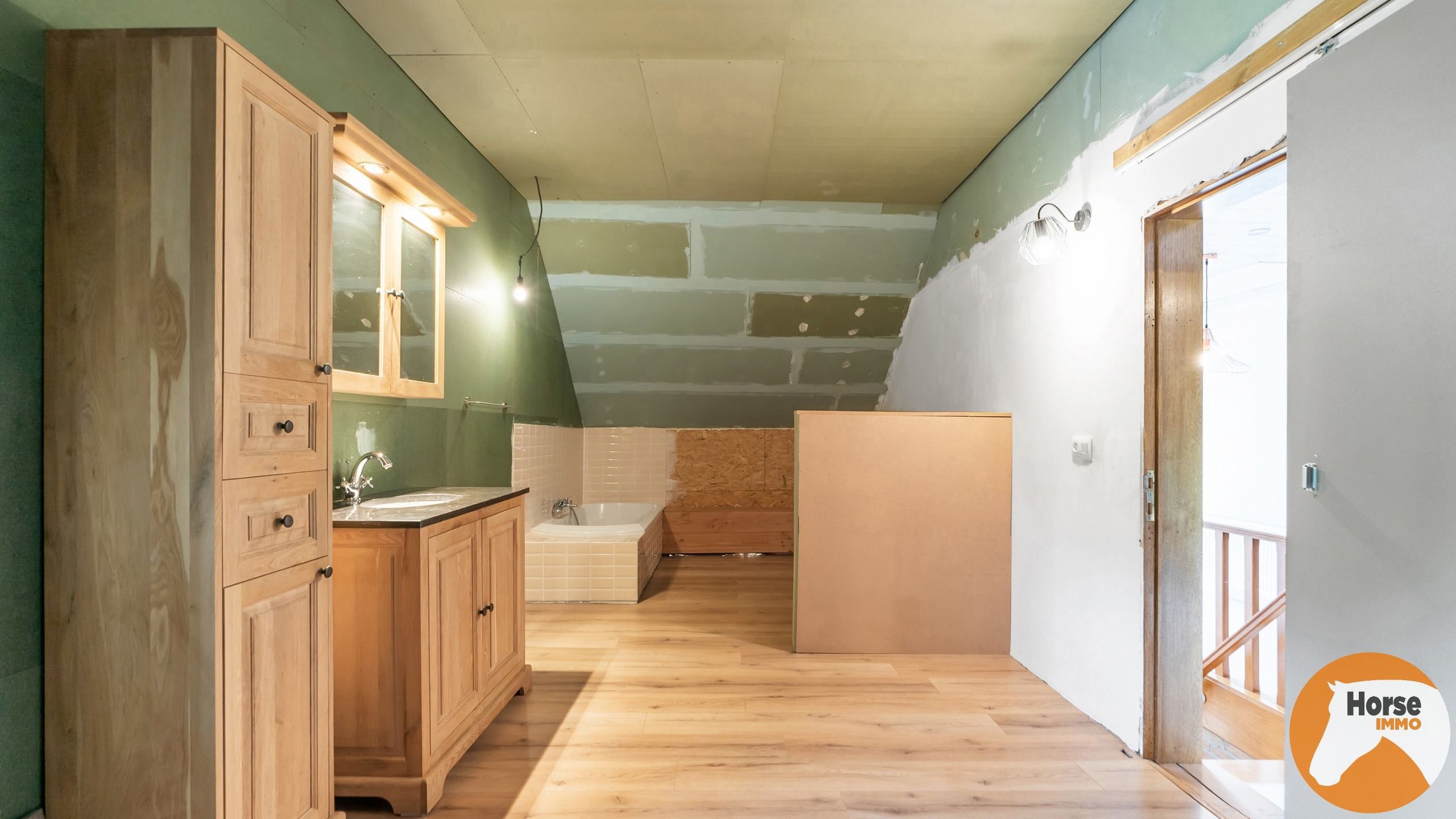 HERNE - Gerenoveerde woning met hangar op +-75a foto 8