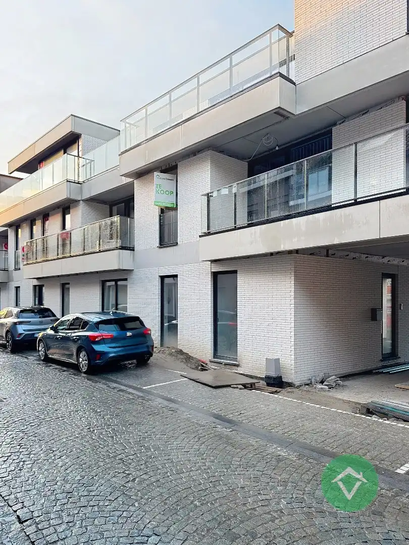 Volledig geschilderd Instapklaar appartement met garage in centrum Koekelare foto 2