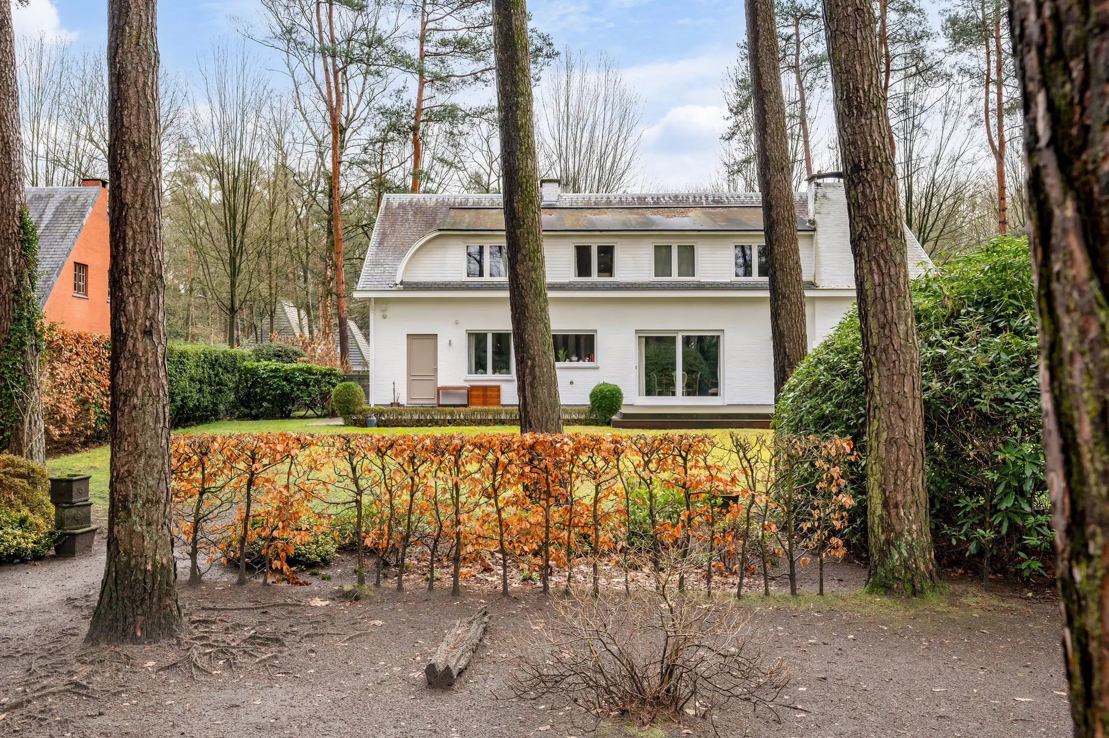 Statige villa gelegen op een prachtig perceel van ca. 1816m² in een rustige, groene residentiële omgeving.  foto 8