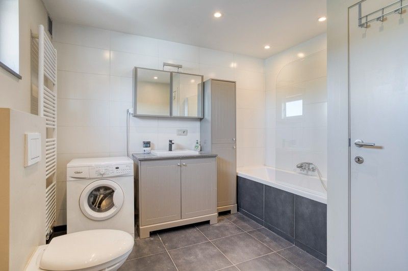 🏡  Instapklare woning TE KOOP met garage (+20.000,00 euro) en zonnige binnenkoer in KLUISBERGEN! foto 10