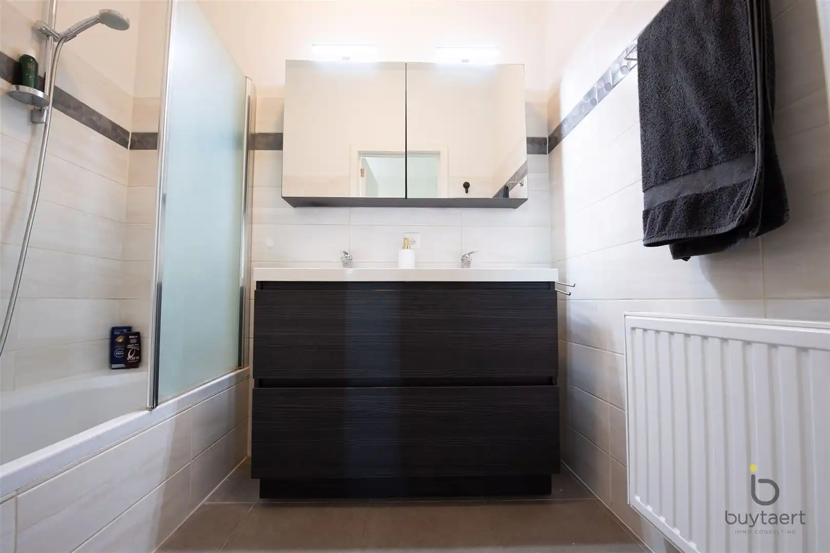 Schitterend nieuwbouw appartement met twee slaapkamers en prachtig overdekt terras te midden van de diamantwijk en de Persgroep! foto 19