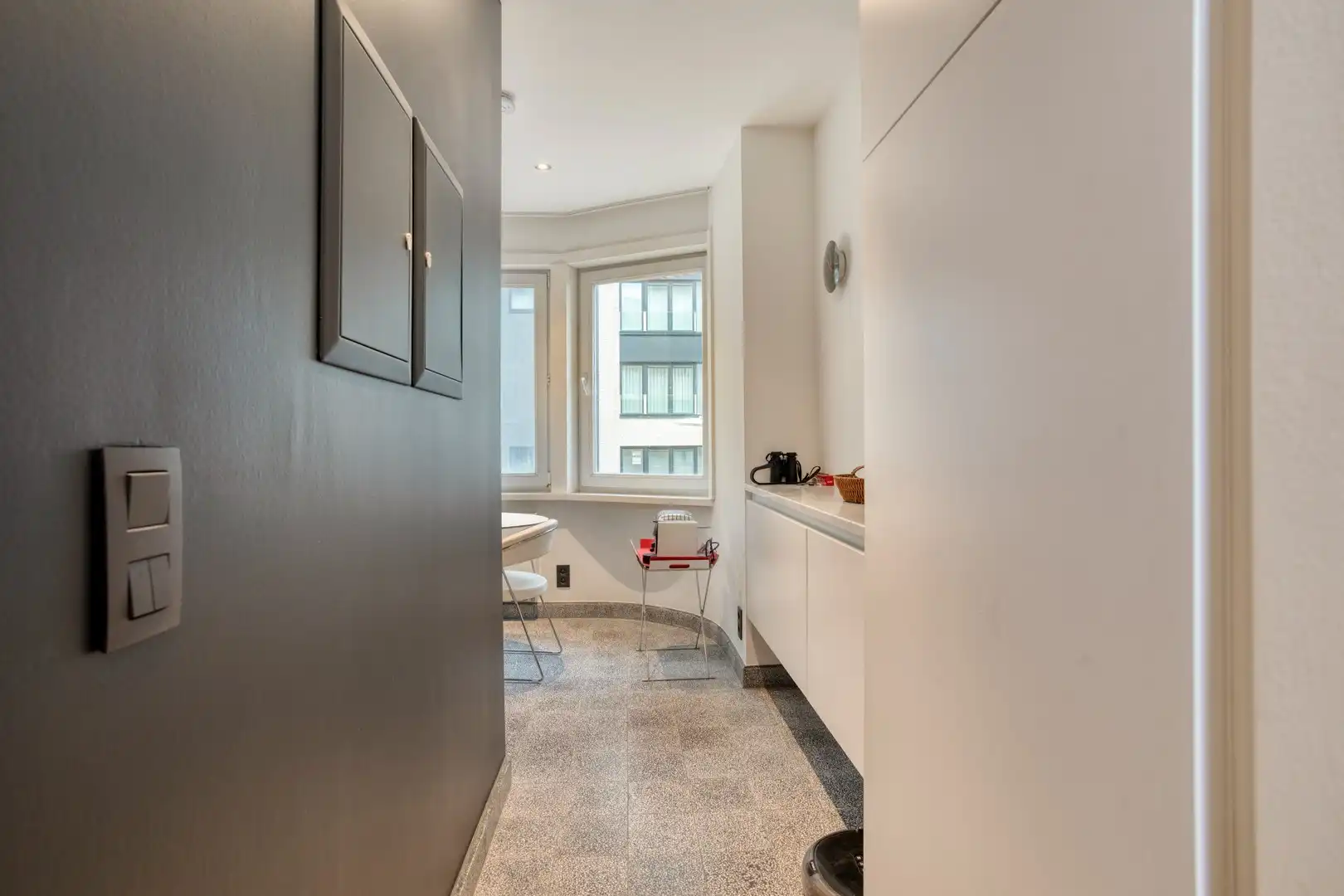 Gerenoveerd 1 slaapkamer appartement in een residentie in Art Deco-stijl met zijdelings zeezicht foto 8