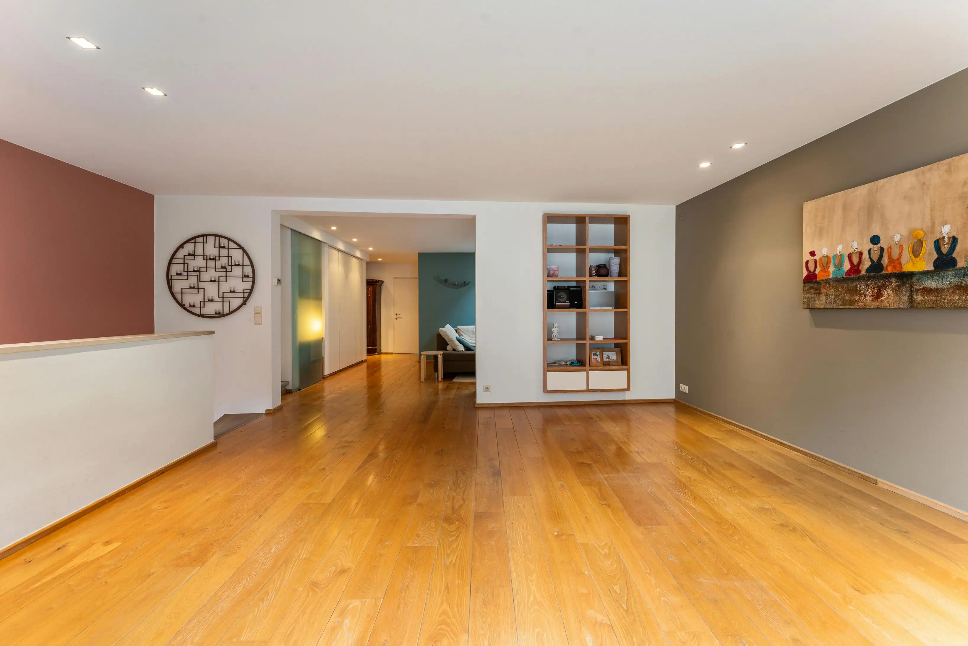 Ruime woning met handelsgelijkvloers en appartement in het centrum van Veurne. foto 11