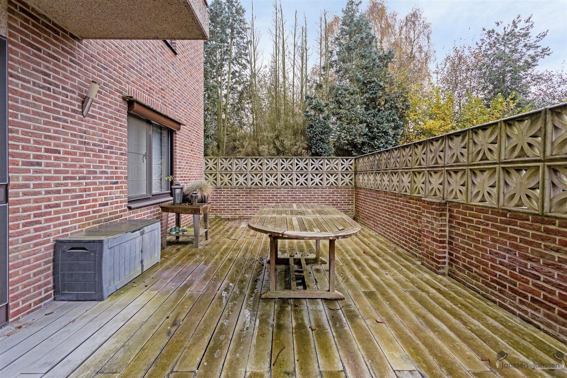 Uitzonderlijk ruim gelijkvloers appartement met 3slaapkamers foto 18