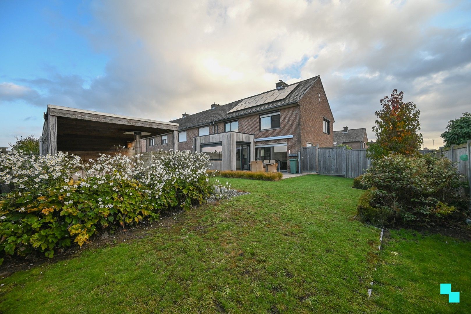 Gunstig gelegen halfopen eengezinswoning te Lauwe foto {{pictureIndex}}