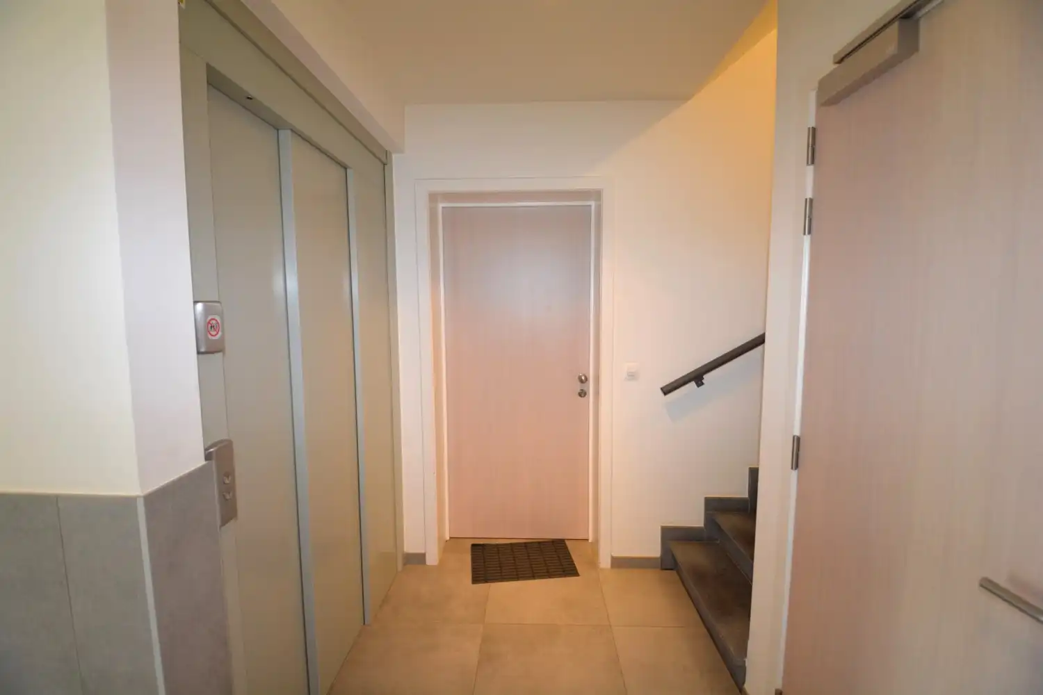 RECENT APPARTEMENT MET 2 SLK, TERRAS EN PARKING! foto 11