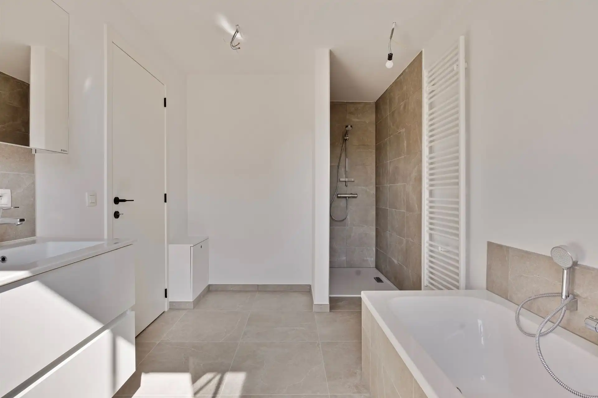 Nieuwbouw woning nabij centrum foto 14