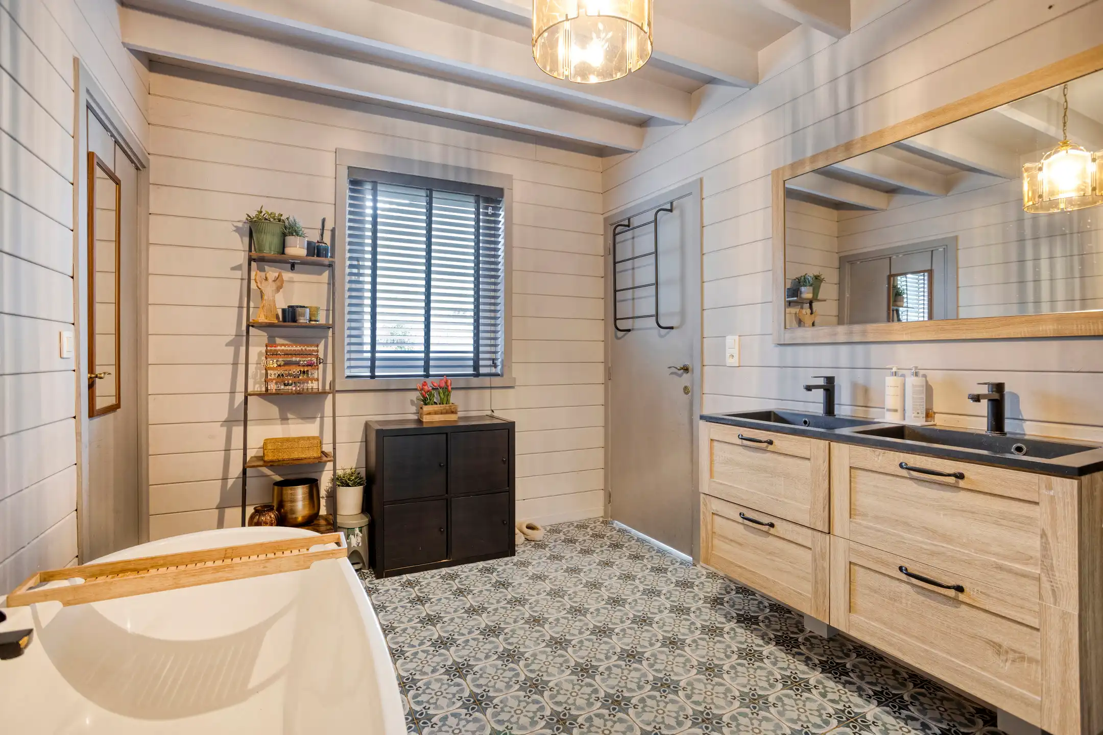 Authentieke woning met 5 slaapkamers op een ruim perceel foto 12