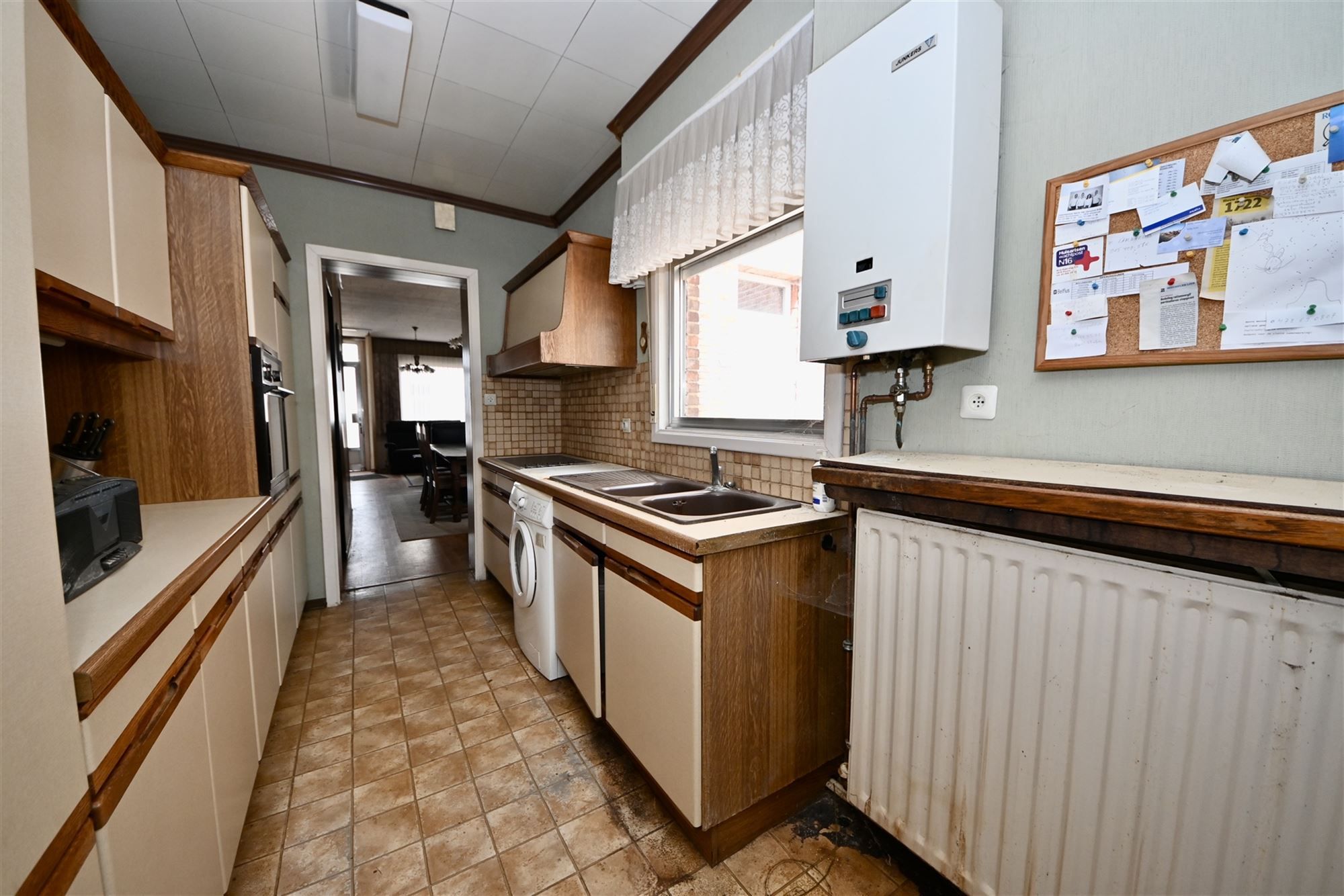 Te renoveren woning met 2 (mogelijk 3) slaapkamers en tuin. foto 8