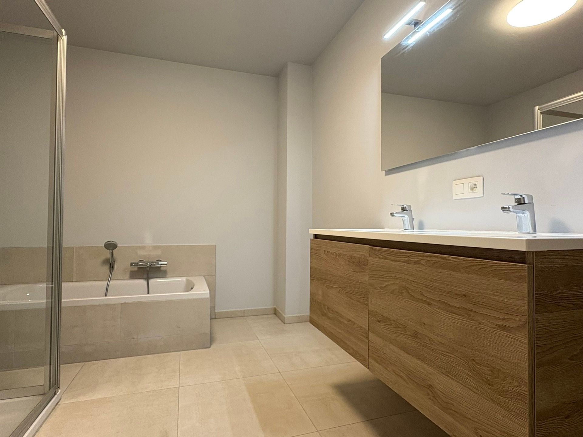 Modern en Instapklaar Appartement  foto 5