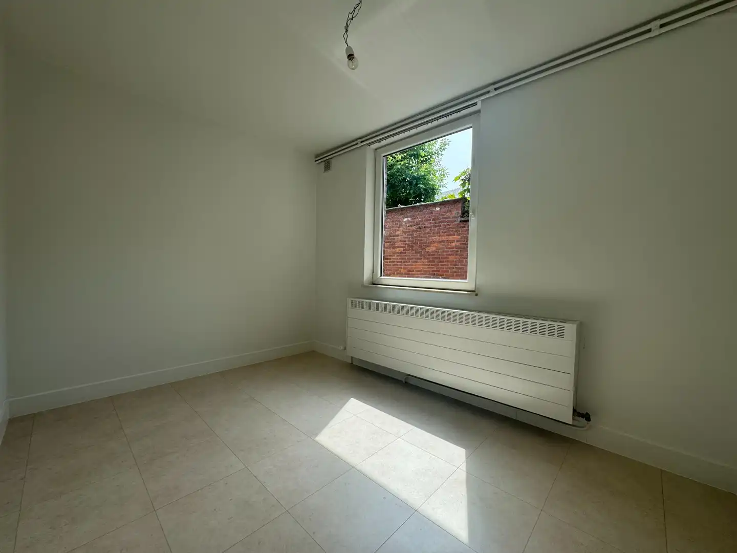 Ruim gerenoveerd gelijkvloers appartement met dubbele garage in het centrum van Diepenbeek foto 11