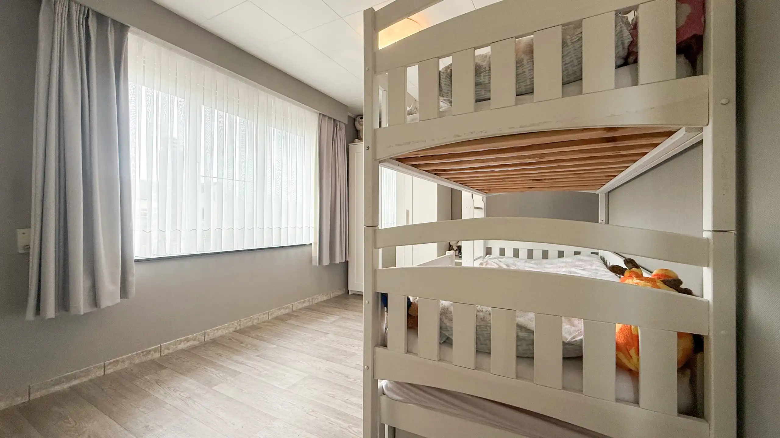 Instapklare woning met 3 slaapkamers op toplocatie! foto 35