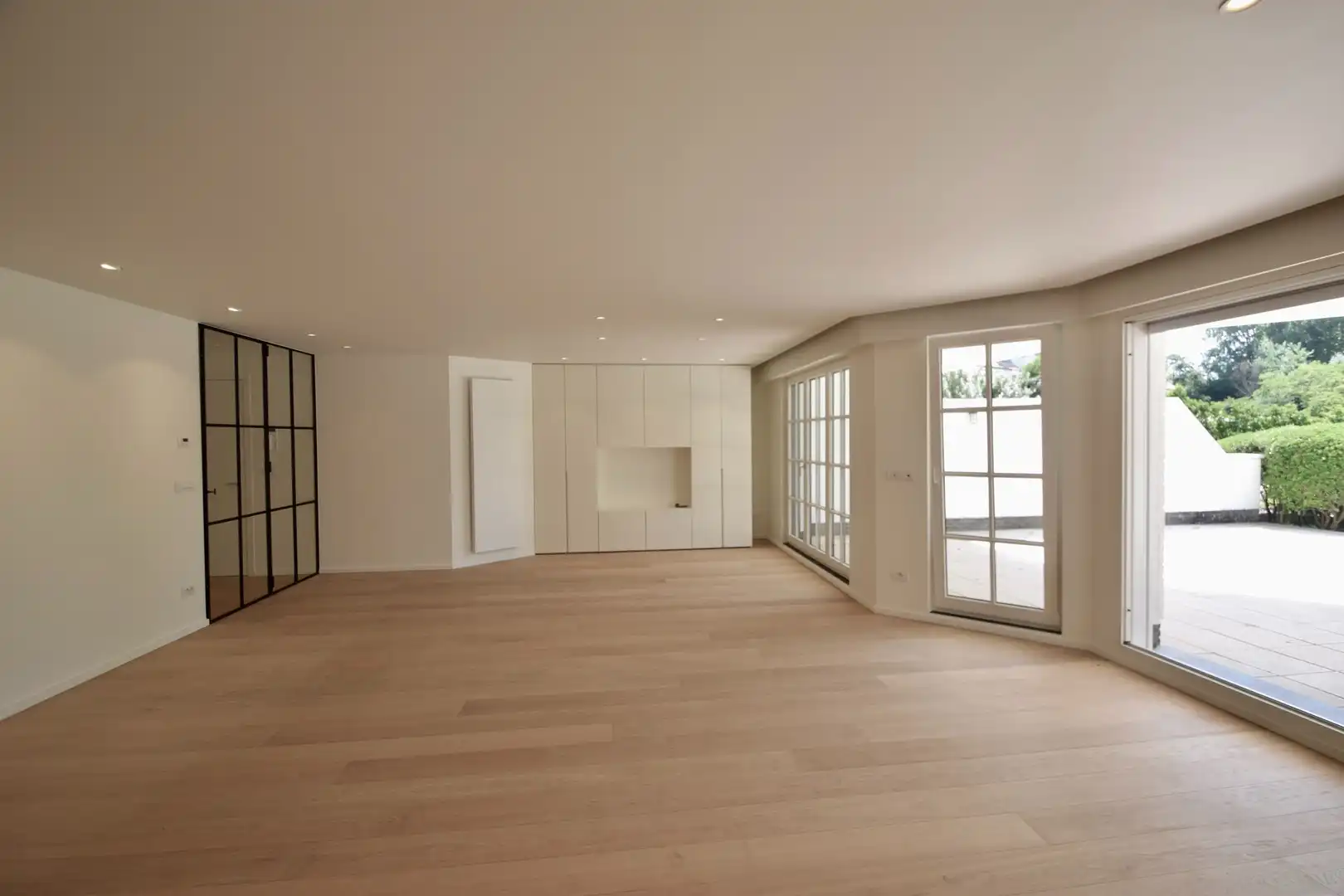 Zonovergoten tuin appartement met groot terras en prachtige tuin gelegen in het exclusieve domein Tennis Gardens. foto 5