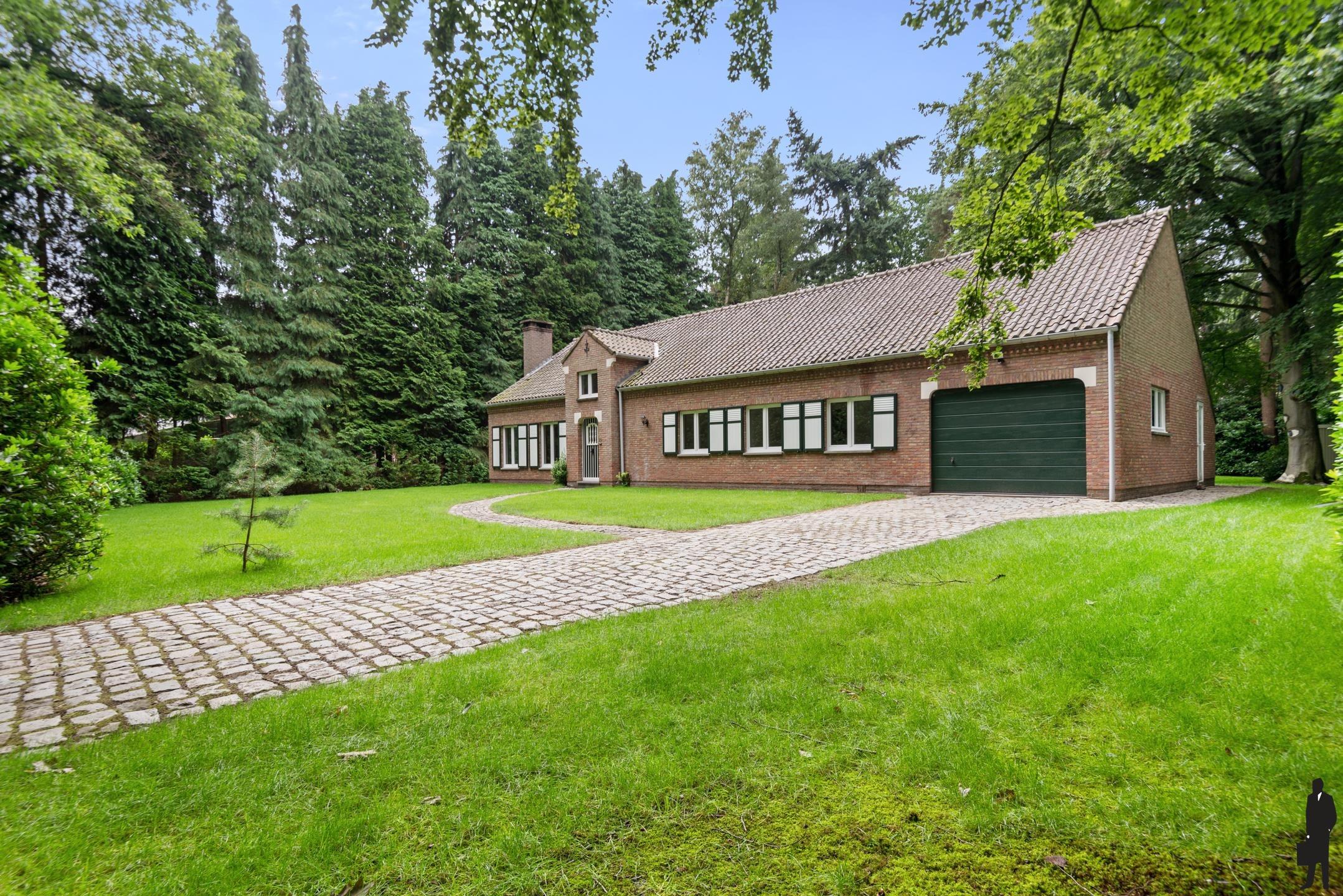 Op een top locatie gelegen gelijkvloerse villa op een prachtig perceel foto {{pictureIndex}}