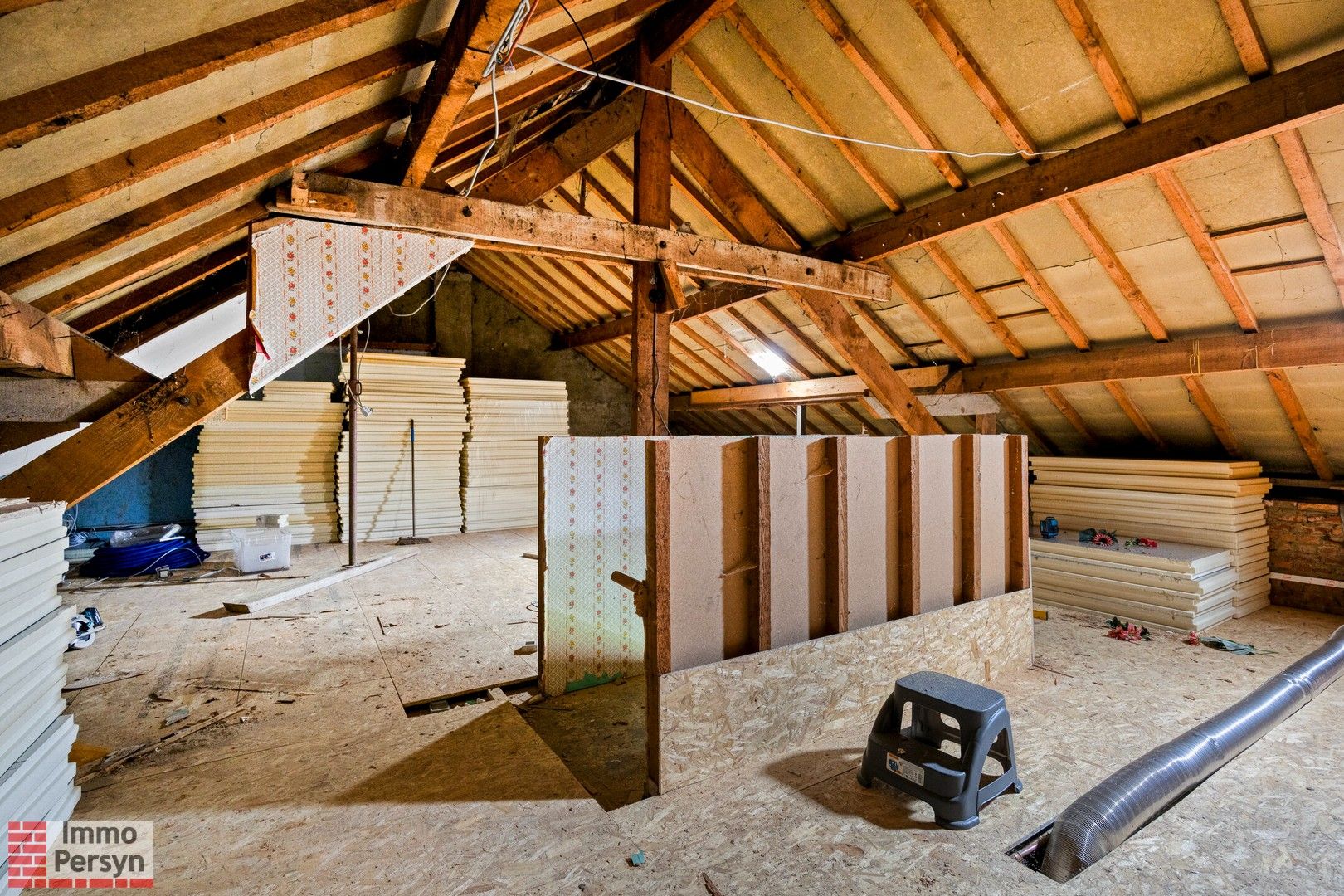 Grotendeels gerenoveerde woning met ruime tuin op 17a75ca foto 24