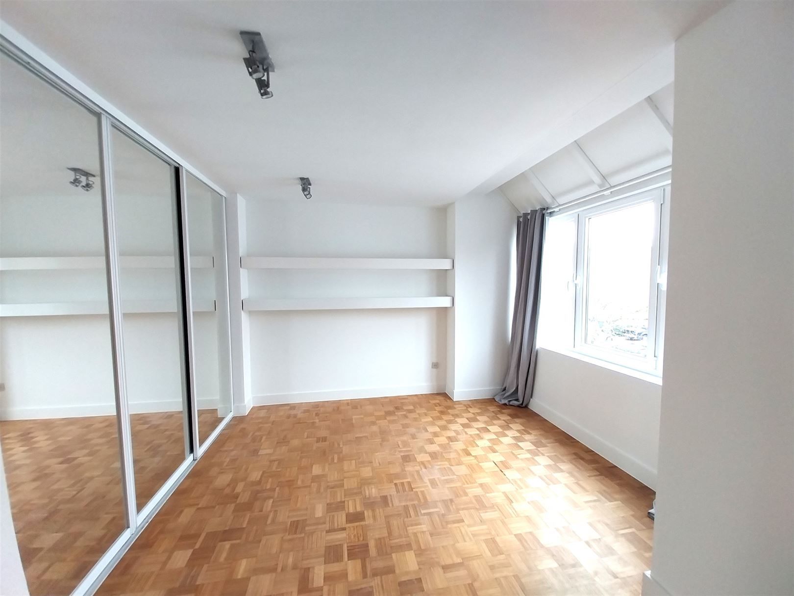 TE HUUR: Ruim appartement met 3 slaapkamers te Genk! foto 22