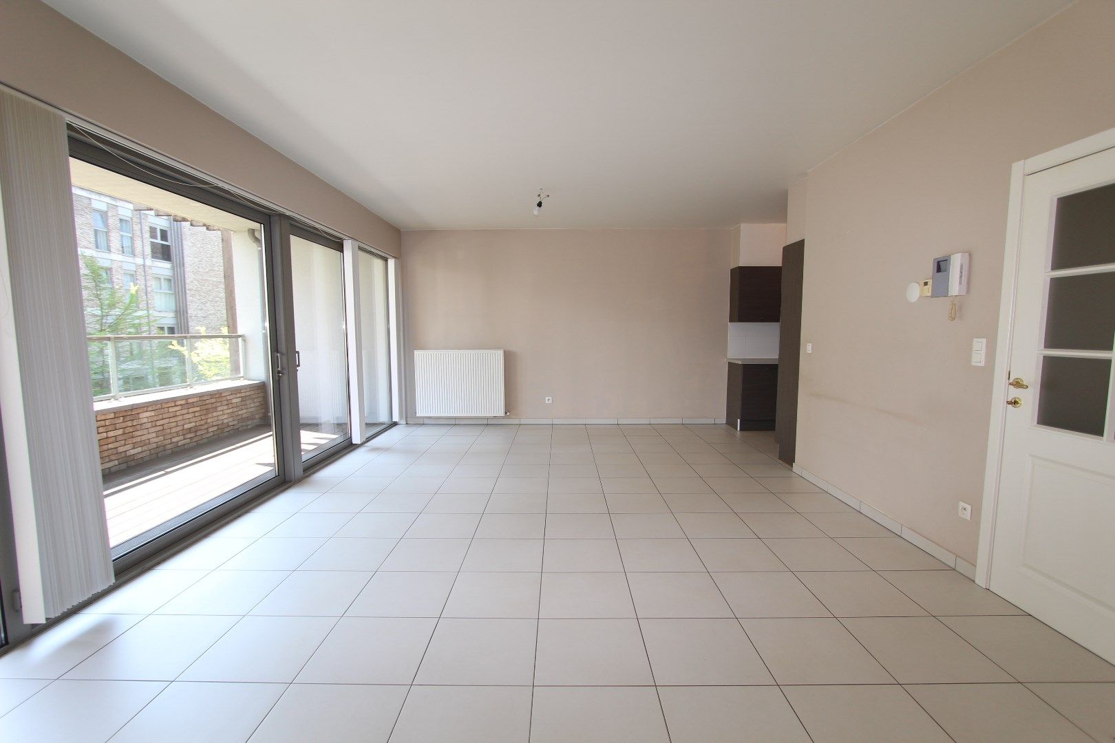 RUIM APPARTEMENT MET GROOT TERRAS EN GARAGE  foto 4