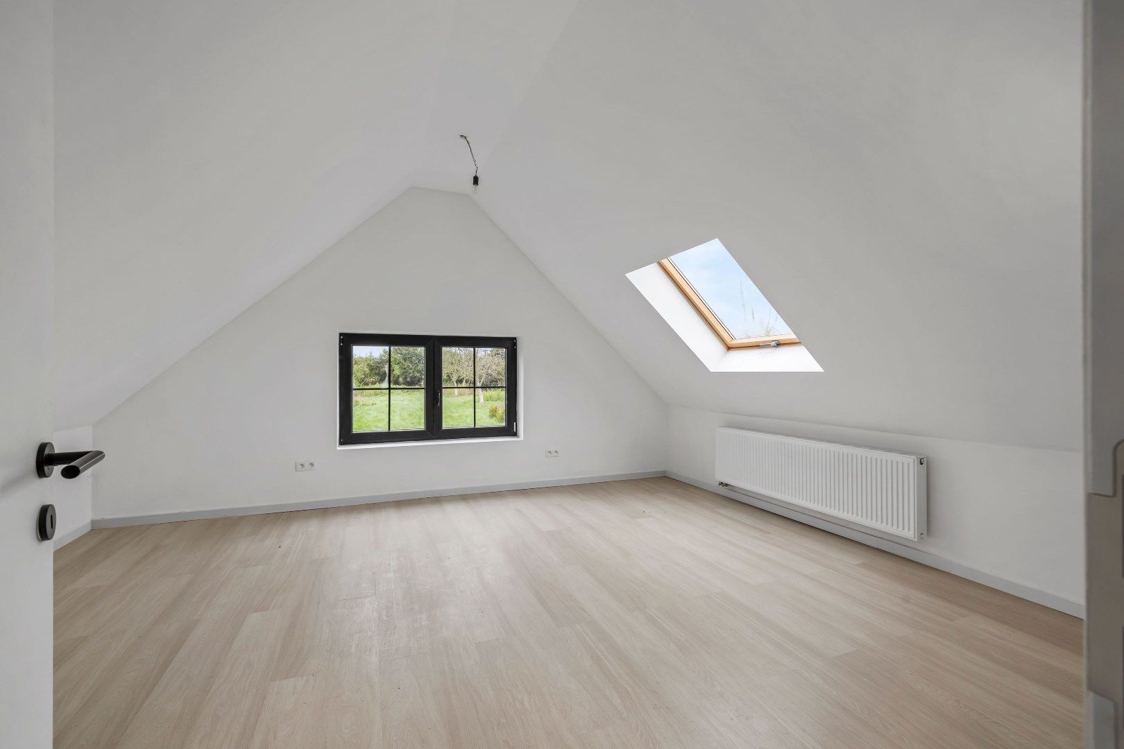Luxueus gerenoveerde (2025) woning bijgebouw & ruime tuin in Zwijndrecht foto 22