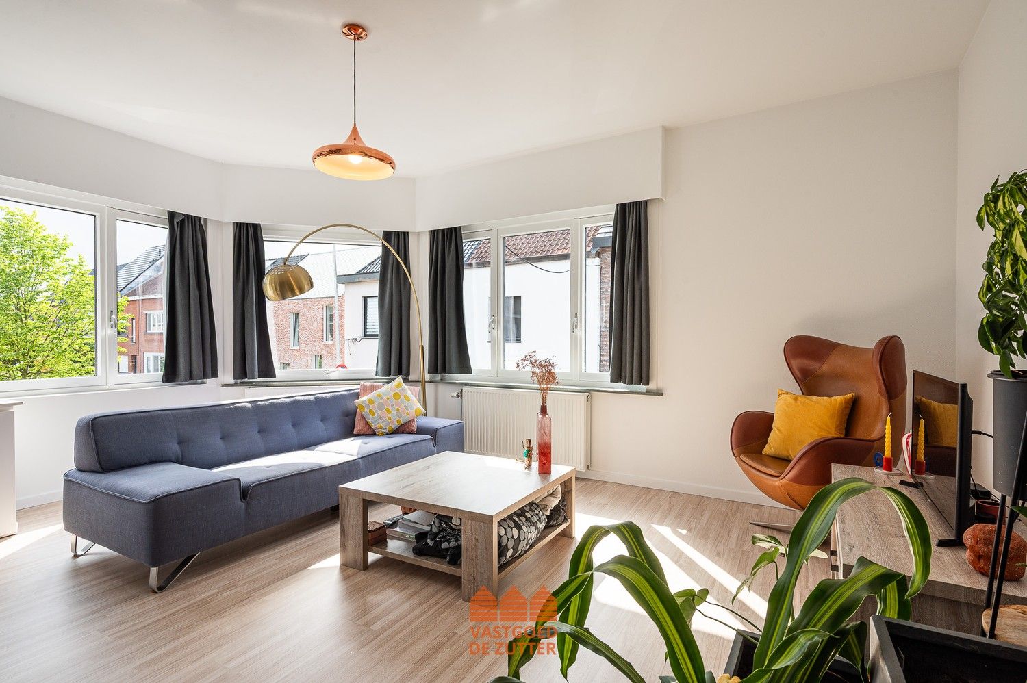 Twee slaapkamer appartement met garage te Gentbrugge. foto {{pictureIndex}}