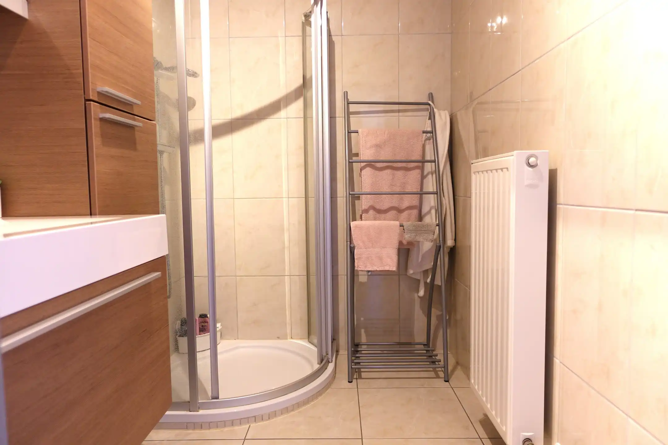 Instapklaar 1- slpk app met ruim terras in centrum Gierle foto 12