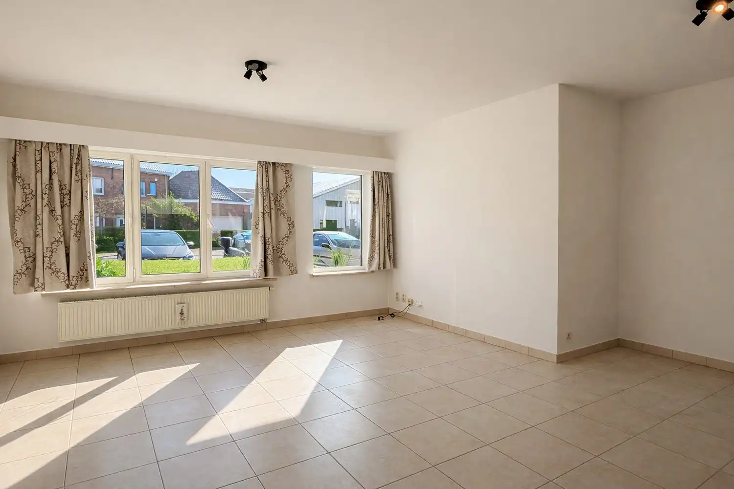 Instapklaar en energiezuinig ruim twee slaapkamer appartement in het centrum van Eke foto 3