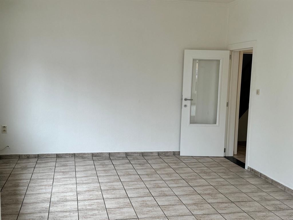 Half-vrijstaande woning met 3 slaapkamers foto 8