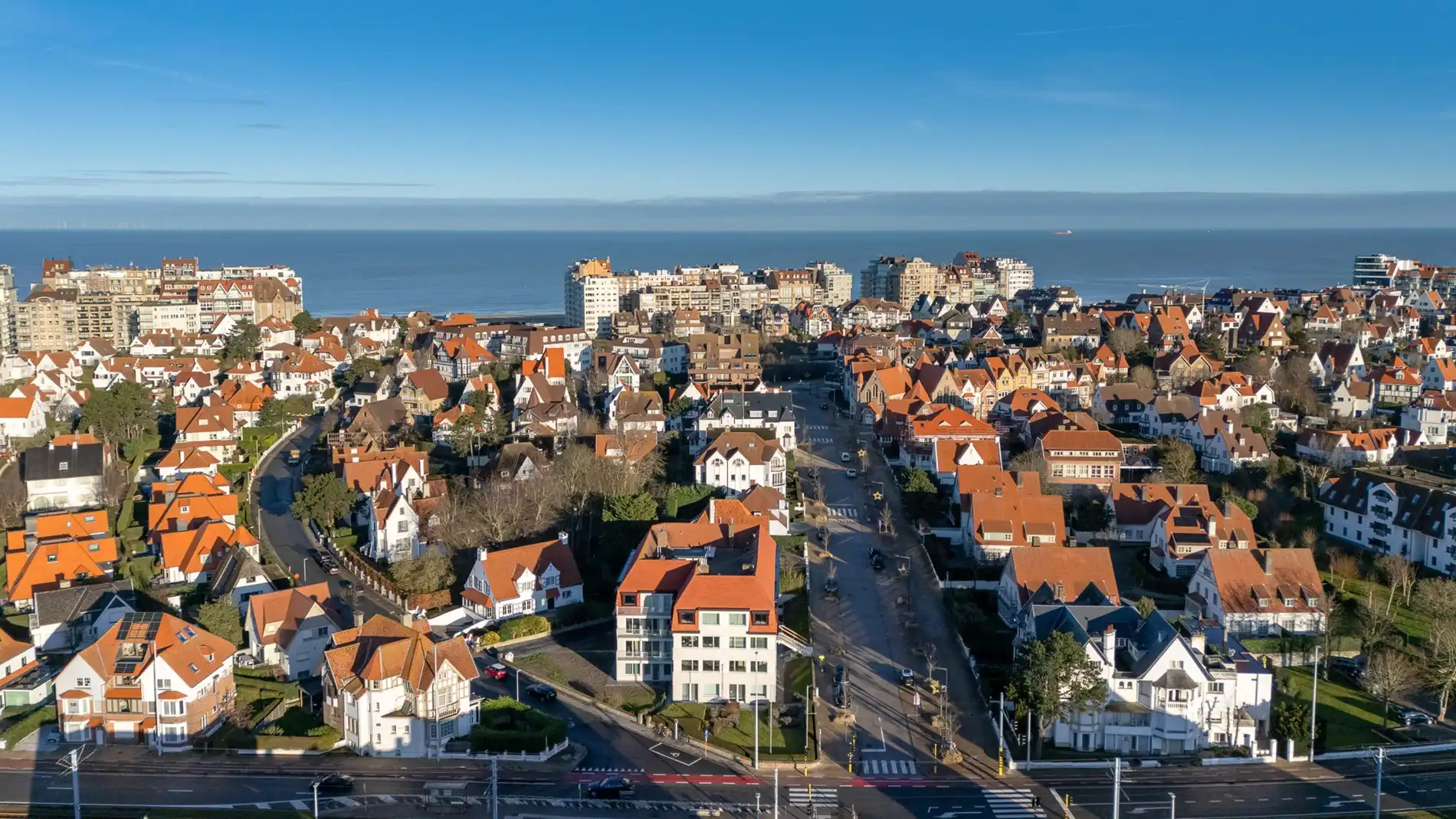 Uitzonderlijk hoekappartement (146m²) nabij zee en strand foto {{pictureIndex}}