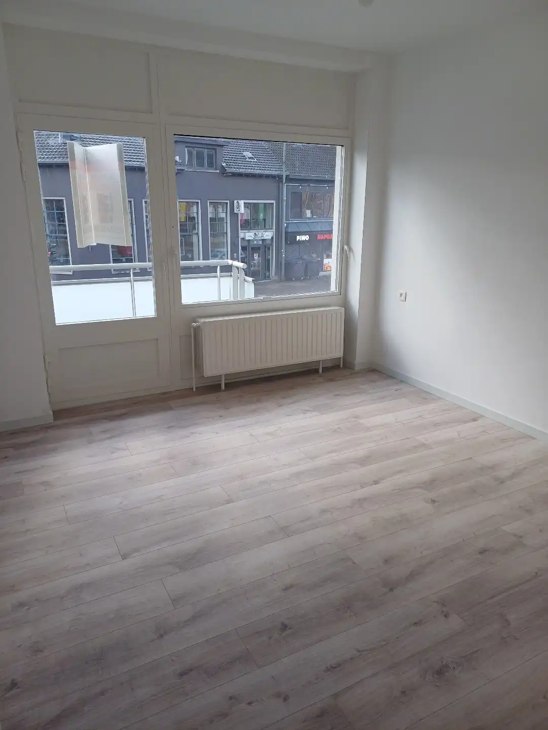 Volledig gerenoveerd 3 slaapkamer appartement in Neerpelt centrum. foto 6