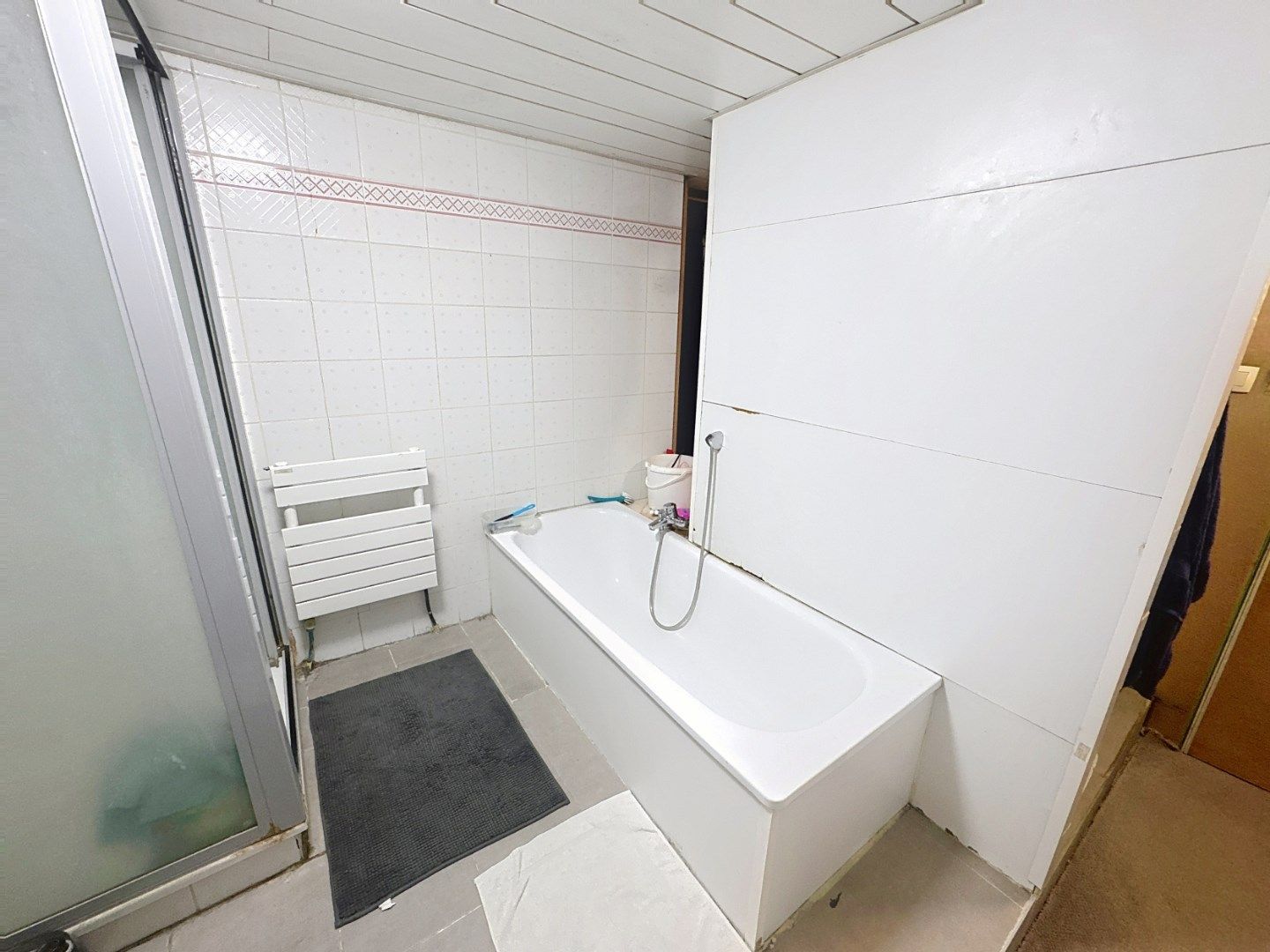 Ruime standaard rijwoning met 4 slaapkamers in het historische Brugge foto 14