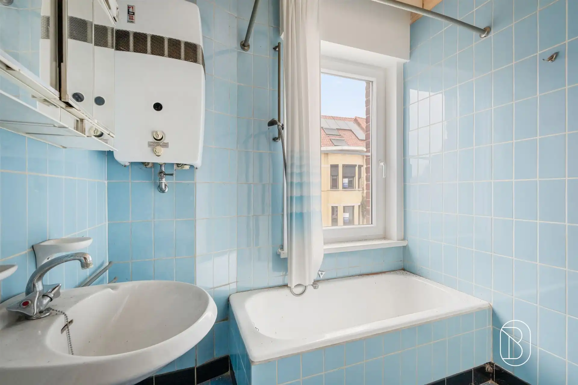 Te renoveren gezinswoning met 3 slaapkamers en grote tuin! foto 16