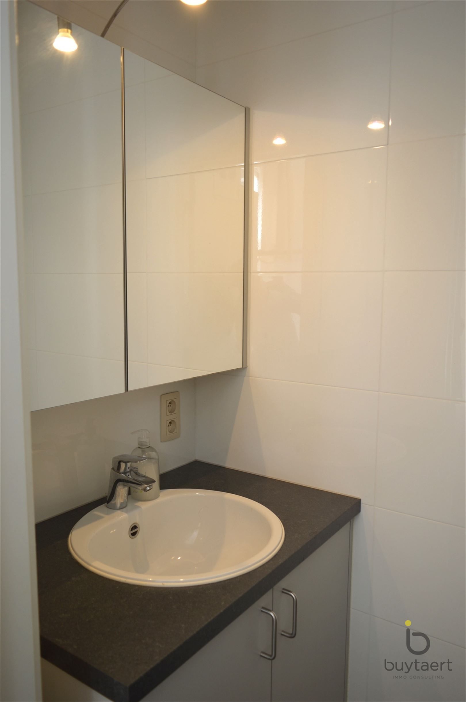 Knus één slaapkamer appartement in een zeer trendy buurt! foto 13