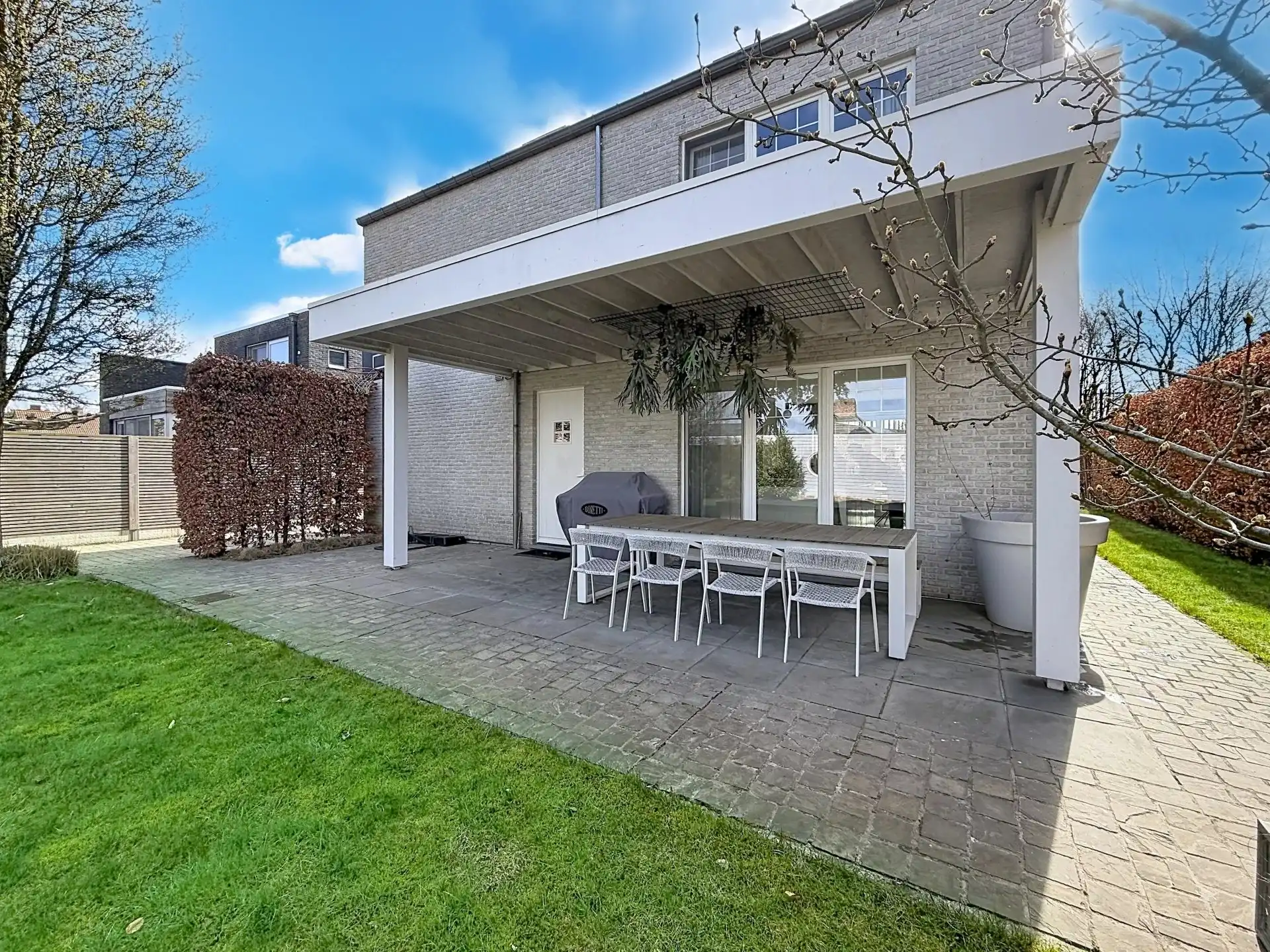 Prachtige luxueus ingerichte woning met 4 slaapkamers en 2 badkamers op een mooi perceel met bijgebouw. foto 41