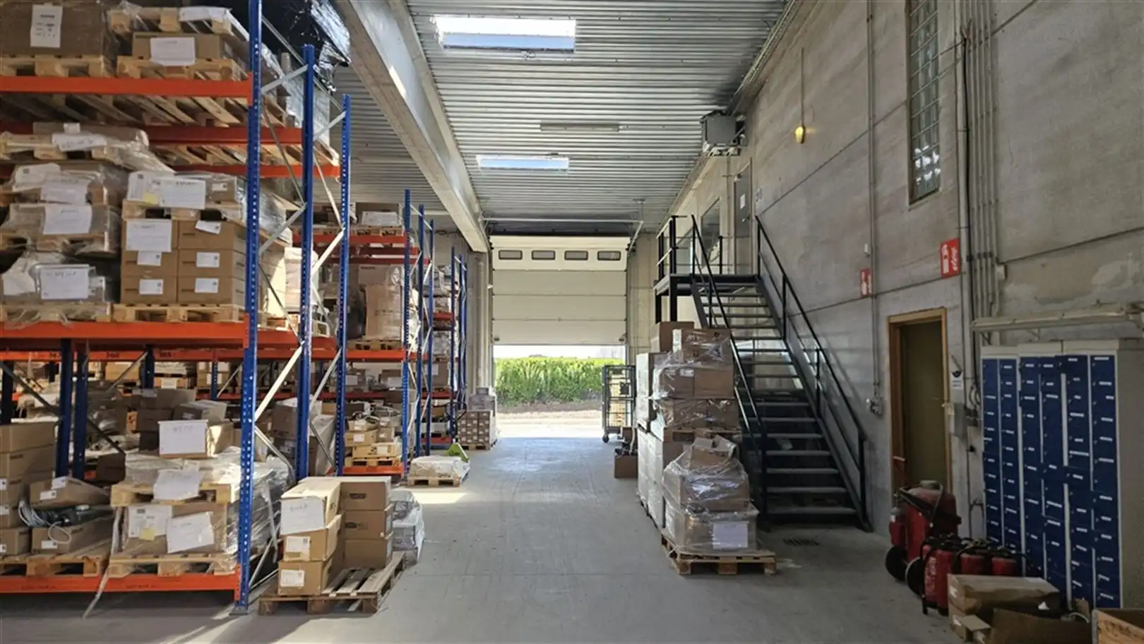 Semi-industrieel met verhard terrein optioneel woning foto 4