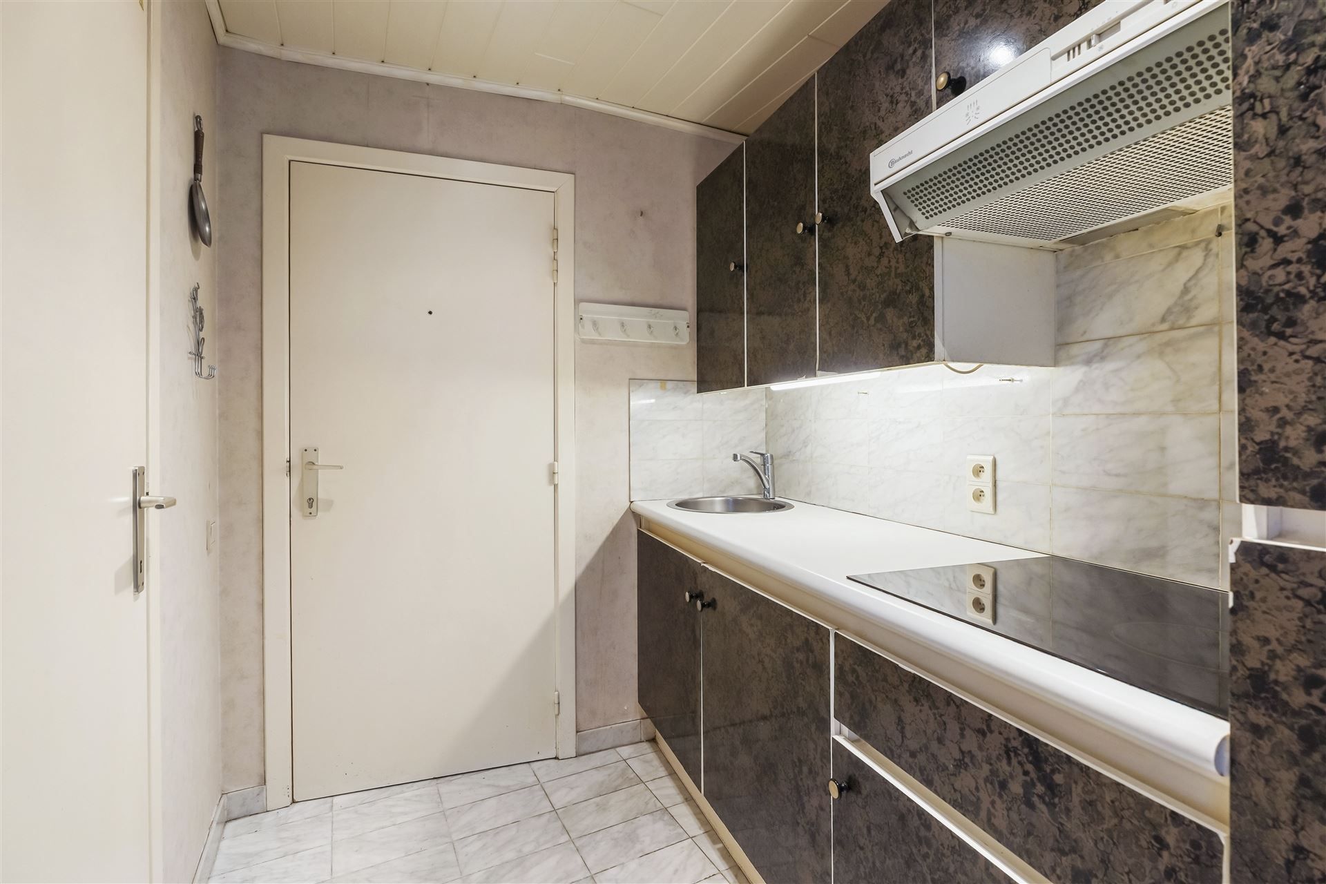 SLAAPHOEK / CENTRALE LIGGING foto 12