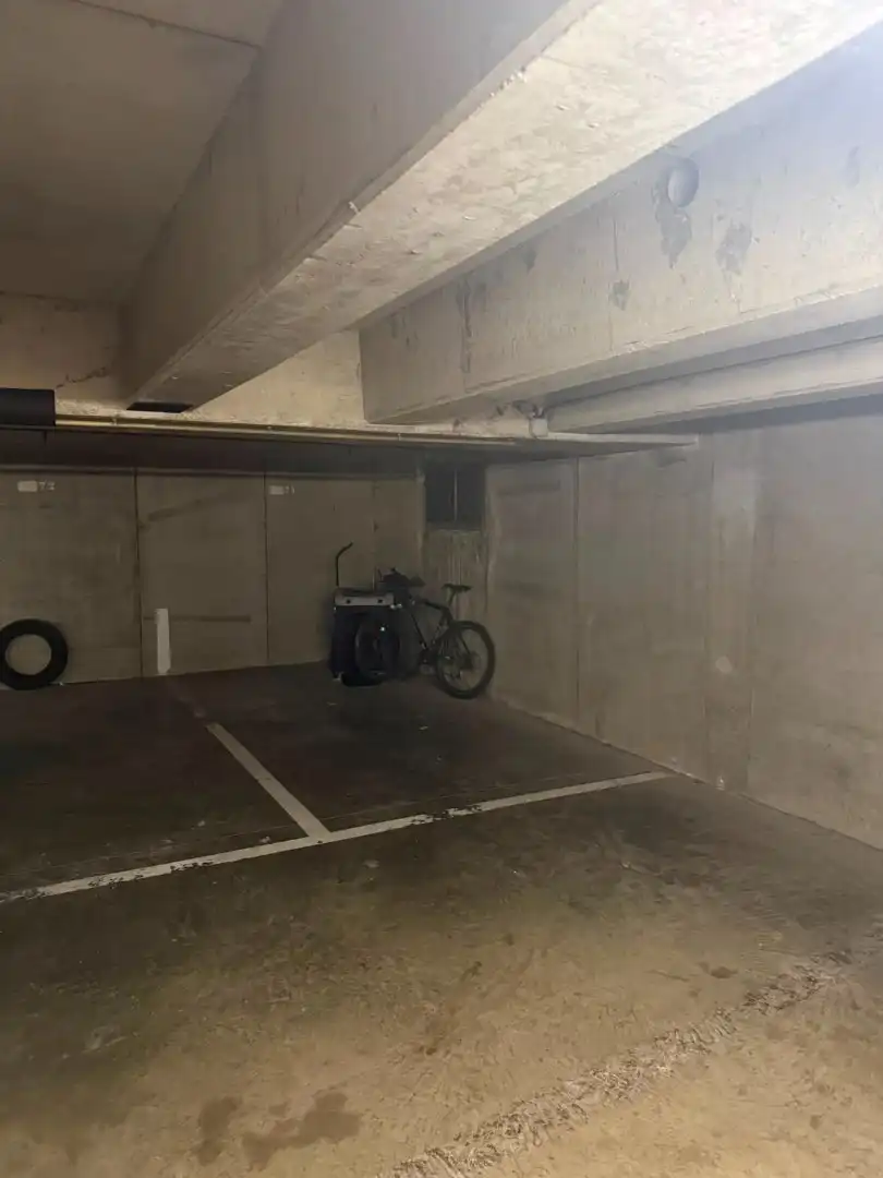 ONDERGRONDSE PARKEERPLAATS VLAKBIJ ZEEDIJK foto 4