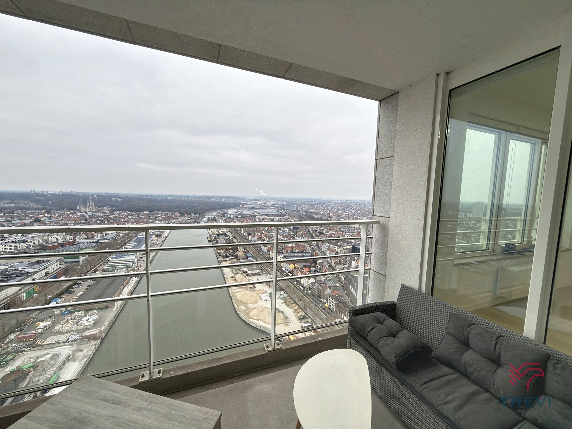 UP-SITE, APPARTEMENT MET 1 SLAAPKAMER OP DE 39E VERDIEPING foto {{pictureIndex}}